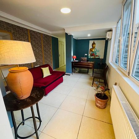 Hotel Klarastan Bon Voyage Тбилиси Экстерьер фото