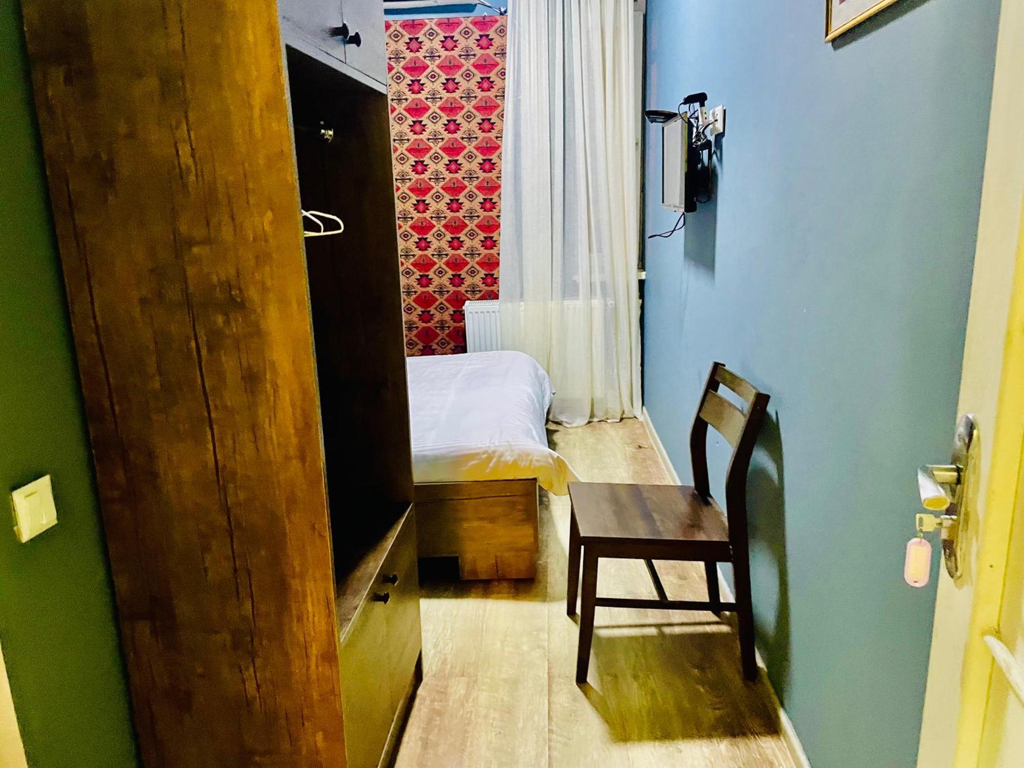 Hotel Klarastan Bon Voyage Тбилиси Экстерьер фото