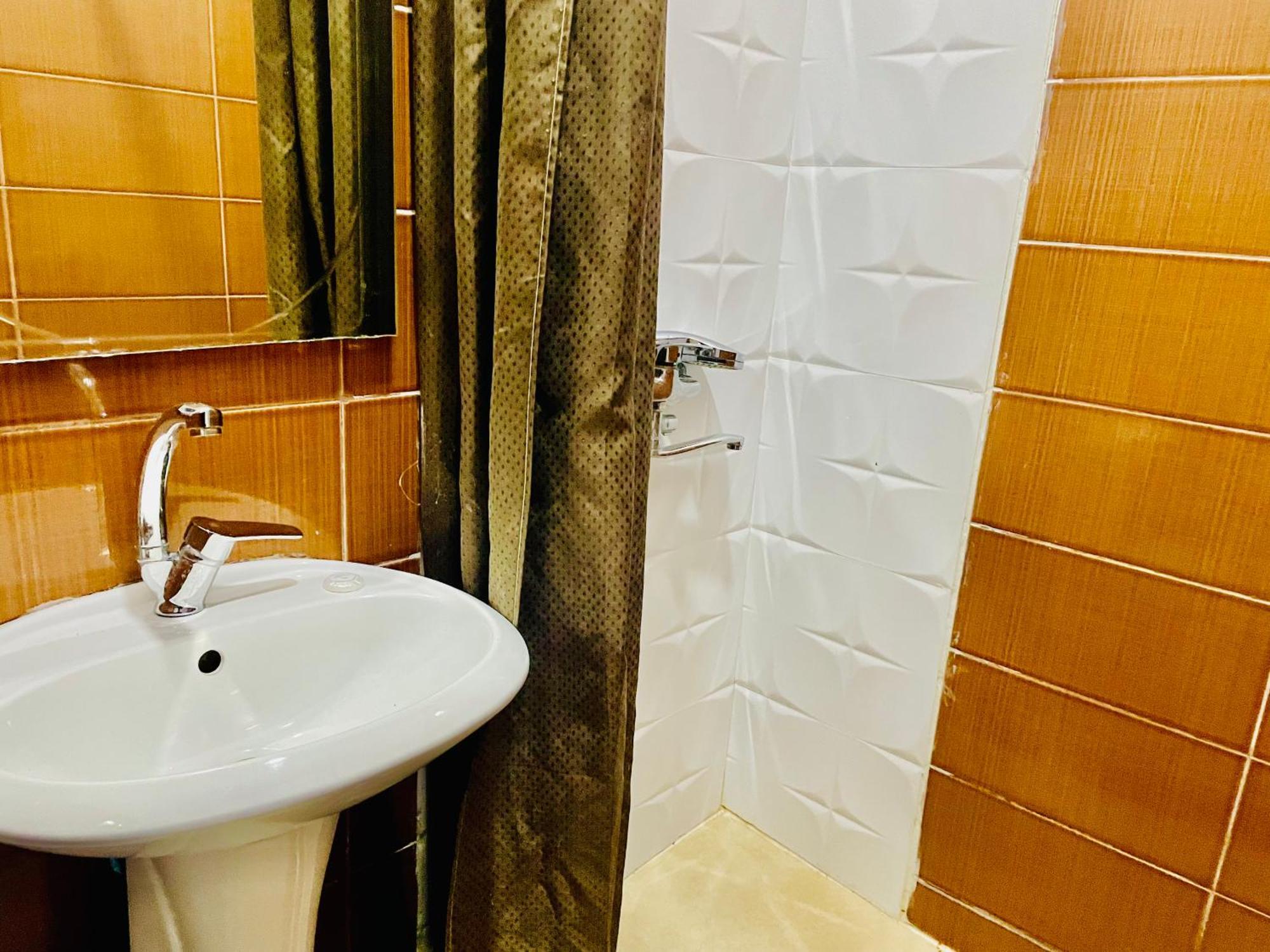 Hotel Klarastan Bon Voyage Тбилиси Экстерьер фото