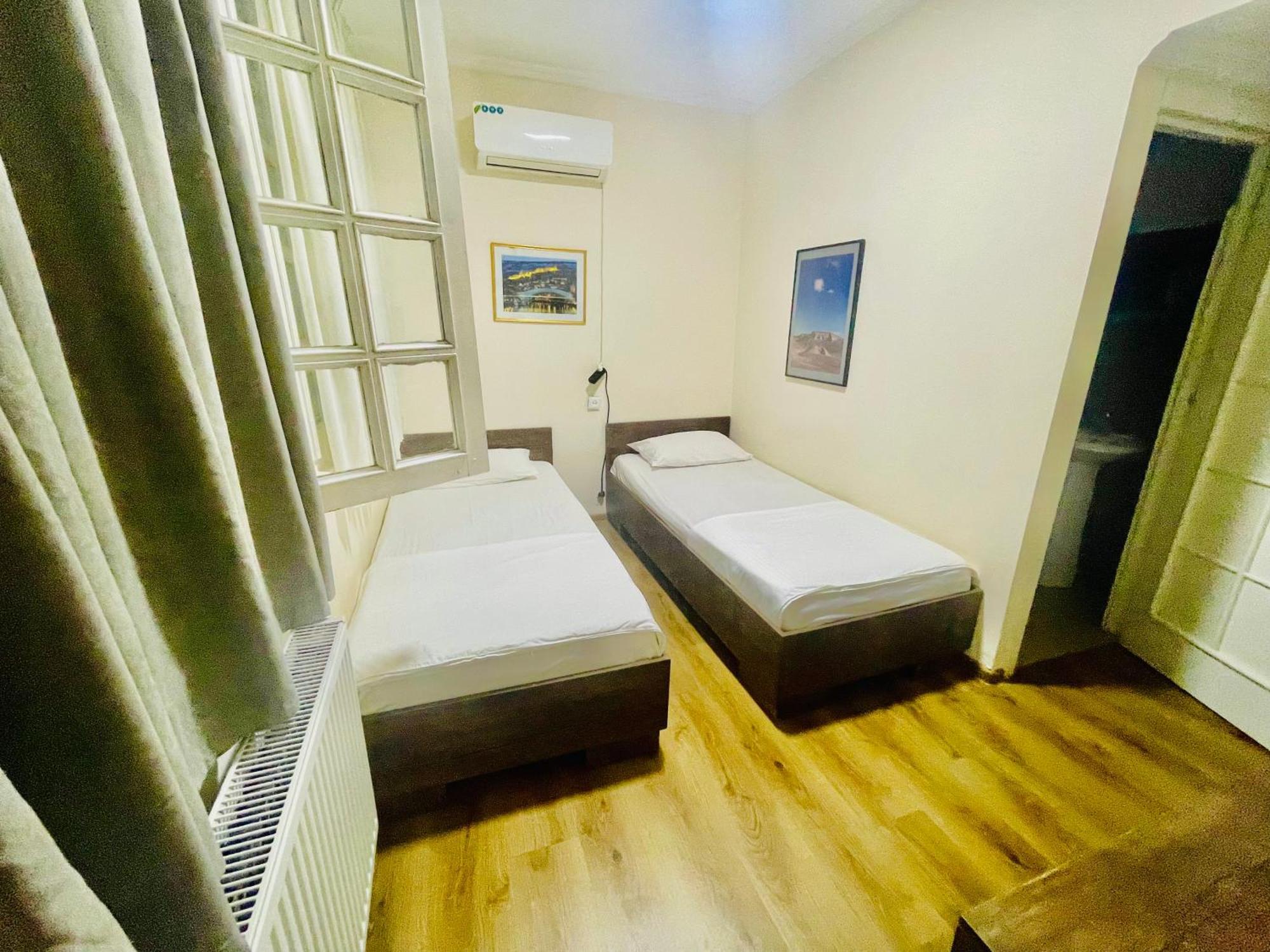 Hotel Klarastan Bon Voyage Тбилиси Экстерьер фото