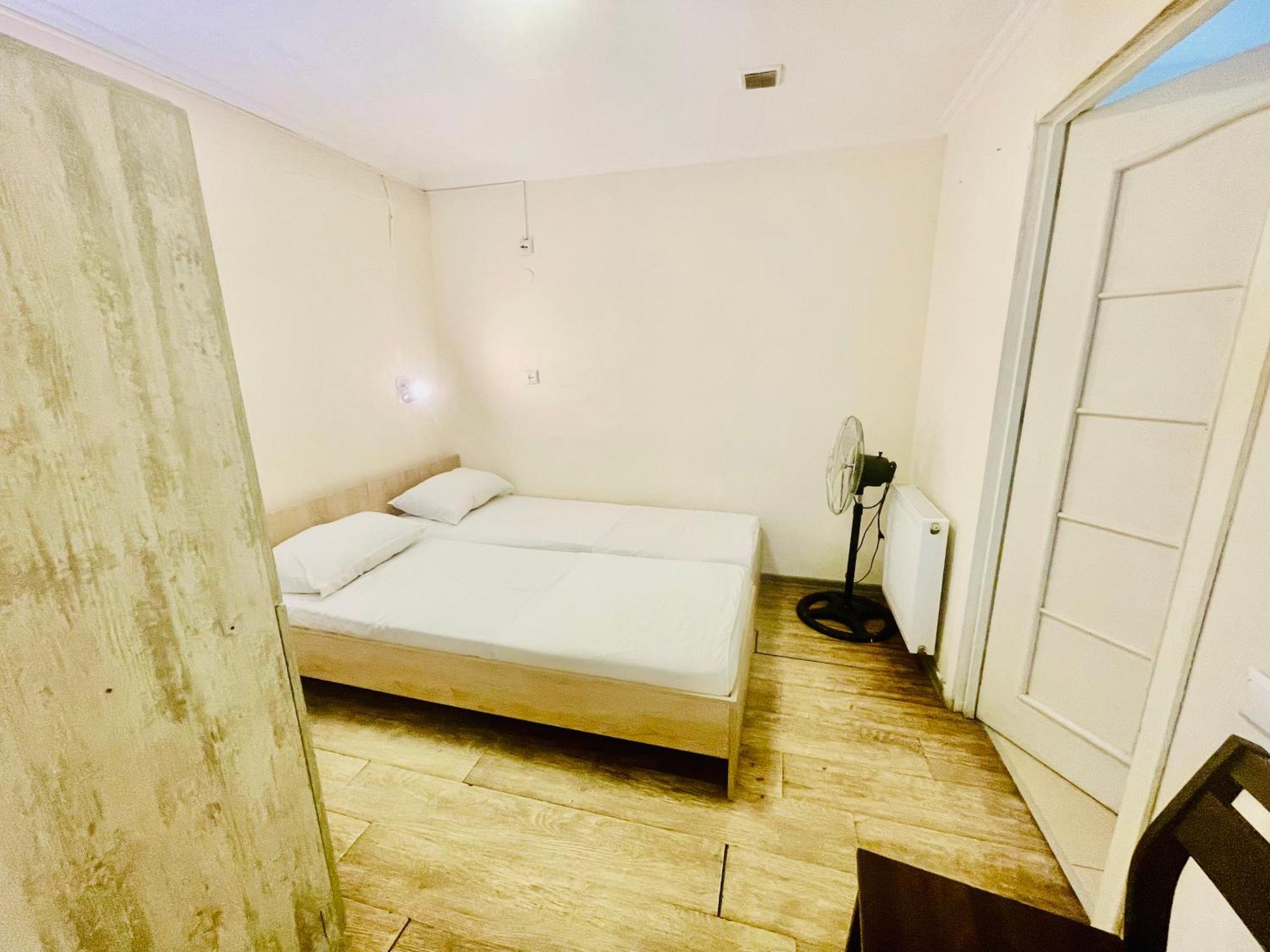 Hotel Klarastan Bon Voyage Тбилиси Экстерьер фото